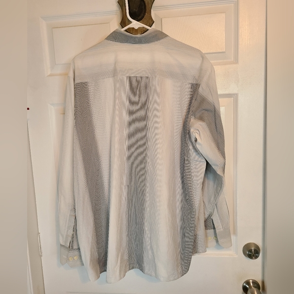 (666) Axcess by Liz Claiborne Men's Dress Shirt, Size: XL Color Grey/White - Picture 7 of 10